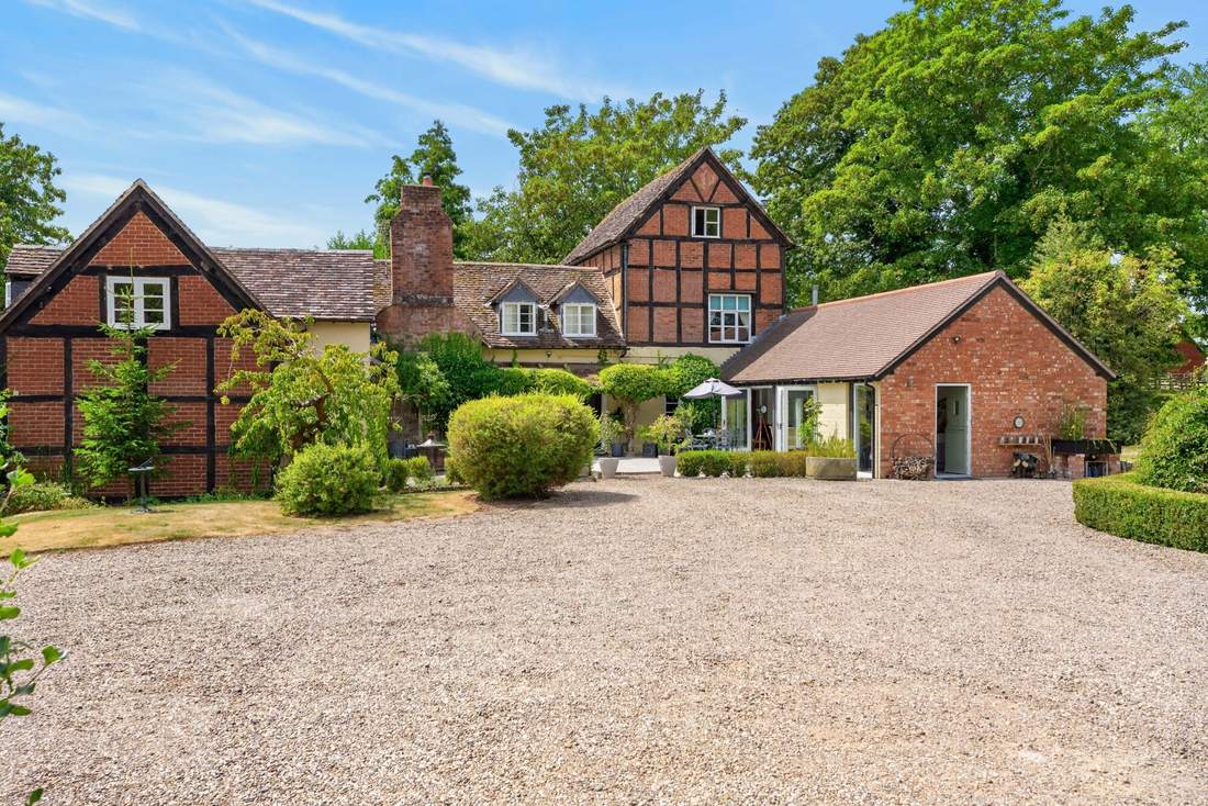 The gravel driveway approach to Priors Court, a Grade II Listed country house near Ledbury, Herefordshire
